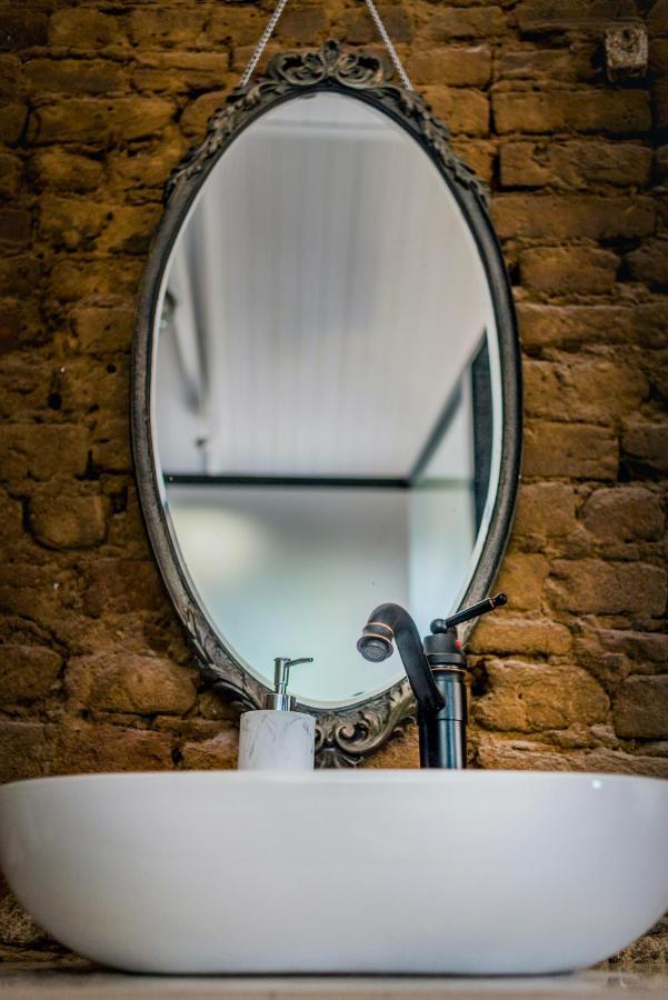 1 Queen Vic Otel Darling Dış mekan fotoğraf